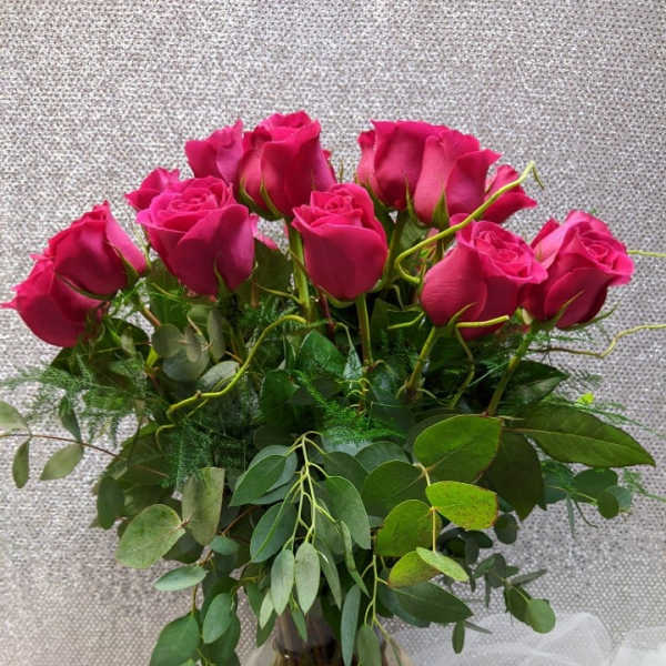 Bouquet of hot pink roses in a clear glass vase