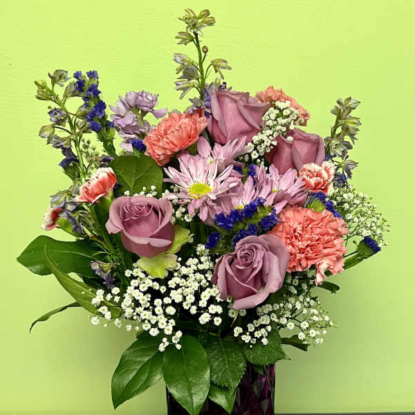Amazing Mom Amethyst Vase by Teleflora