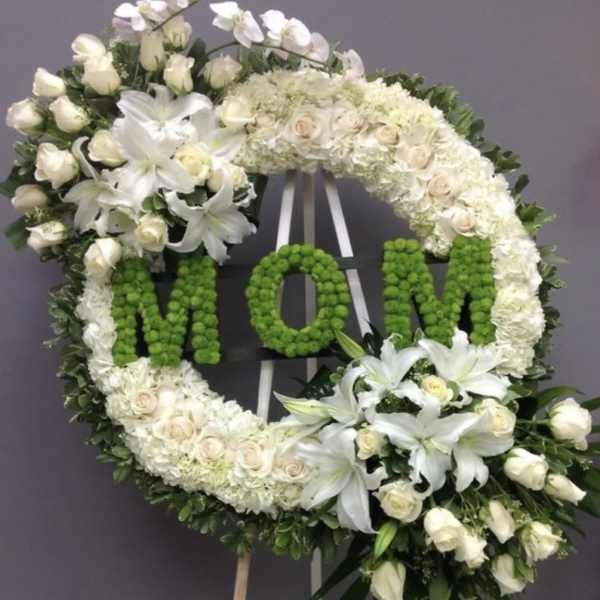 Heavenly Tribute “Mom” Wreath