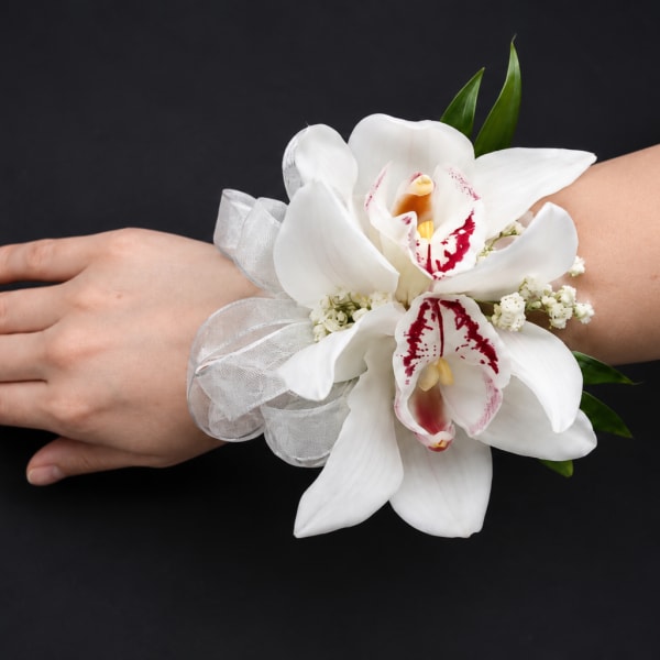 Cloud Pearl Corsage