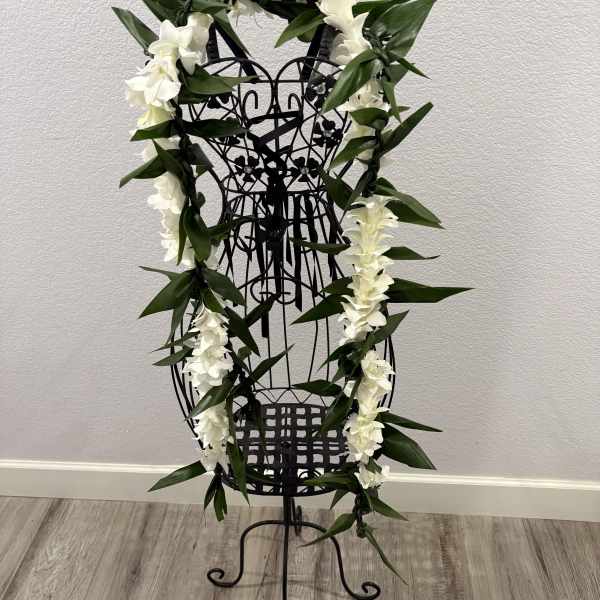 Orchid and ti leaf lei
