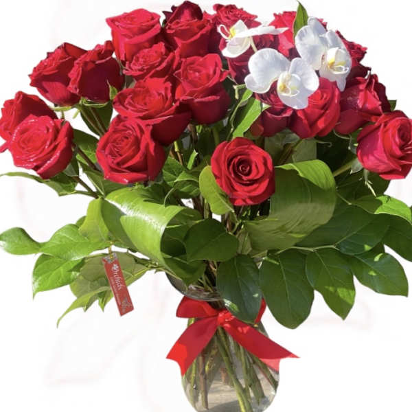Bouquet of red roses with white orchids in a glass vase