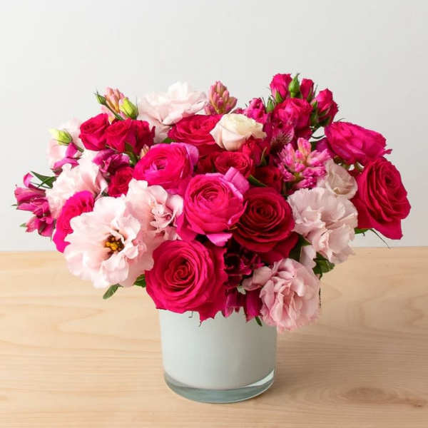 Pink and white rose bouquet in a clear glass vase