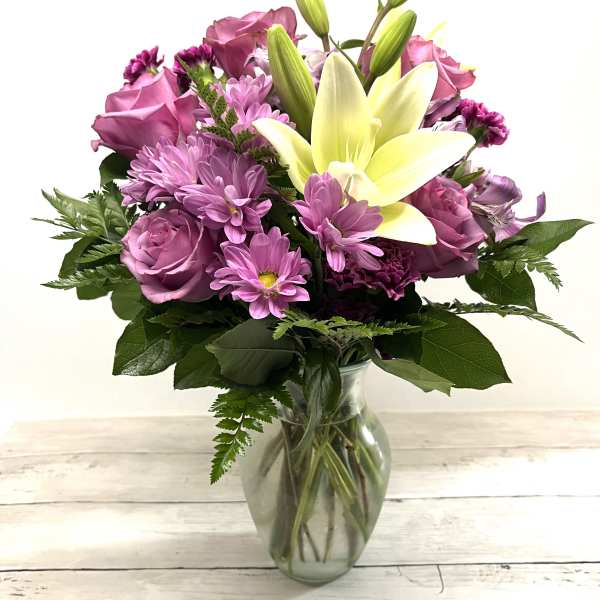 Pink and yellow mixed bouquet in a clear glass vase