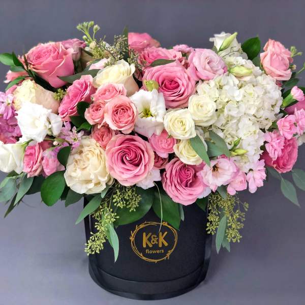 XXL hat box arrangement pink and white in a black box