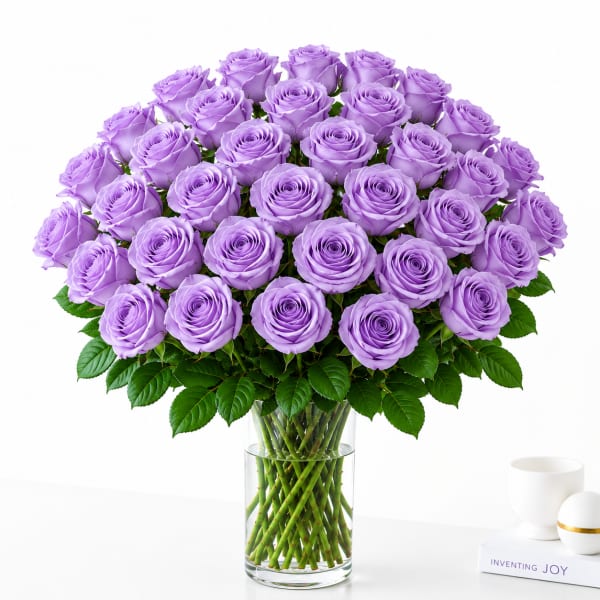 Bouquet of lavender roses in a clear glass vase