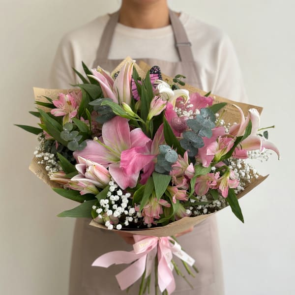 Chic Lilies & Alstroemeria Mix Bouquet Freestyle