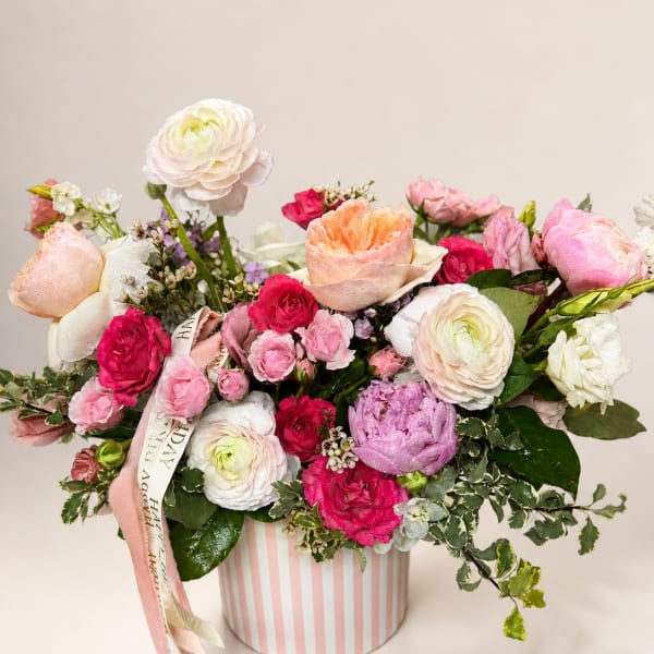 BOX OF BLOOMS - PREMIUM BLOOMS