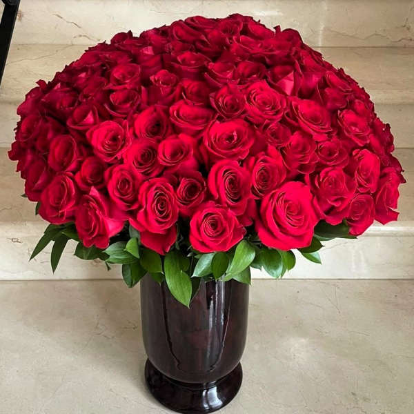 Large bouquet of red roses in a dark vase