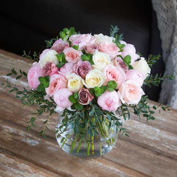 Pink and white rose bouquet in a clear glass vase