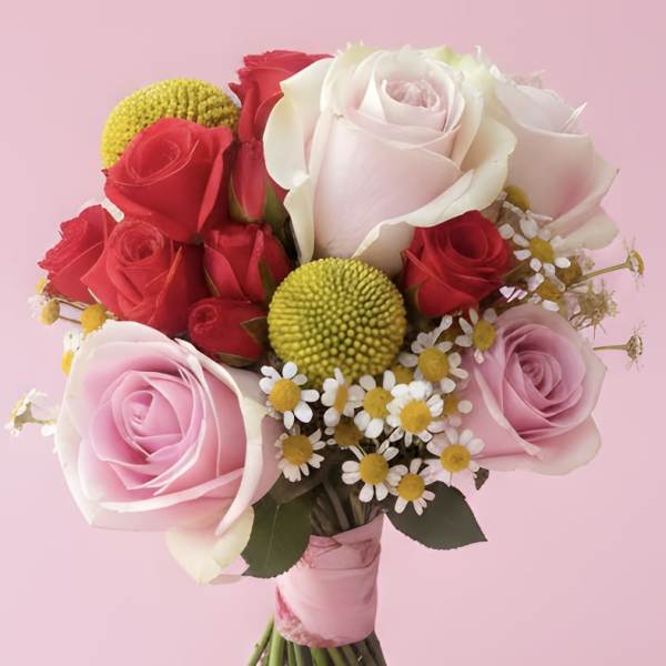 Hand Bouquet w/roses and chamomile