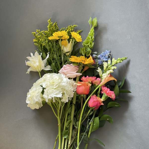 Mixed bouquet with white hydrangea, yellow daisies, pink roses, and snapdragons