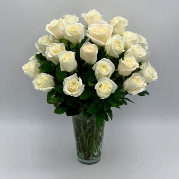 Bouquet of white roses in a clear glass vase