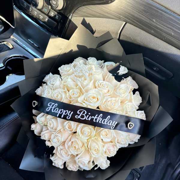 Bouquet of cream roses with a Happy Birthday ribbon