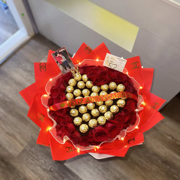 HEART-SHAPED BUCHON BOUQUET (CHANEL)