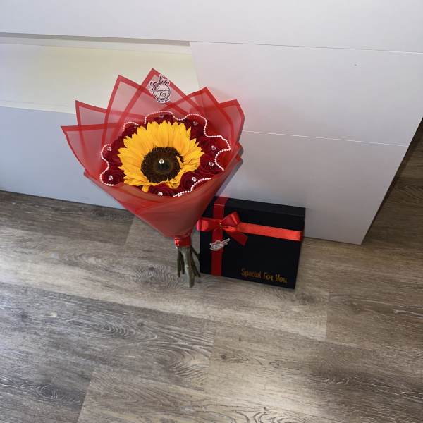 Perfect luxury duo (chocolate box and beautiful sunflower bouquet with roses)