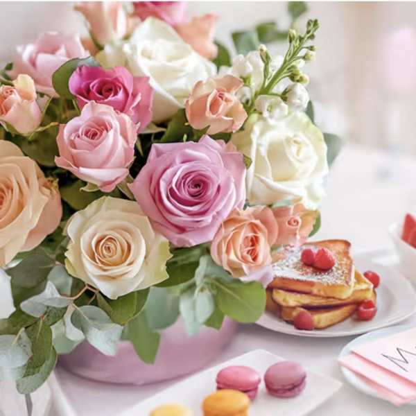 Flower box with mixer roses