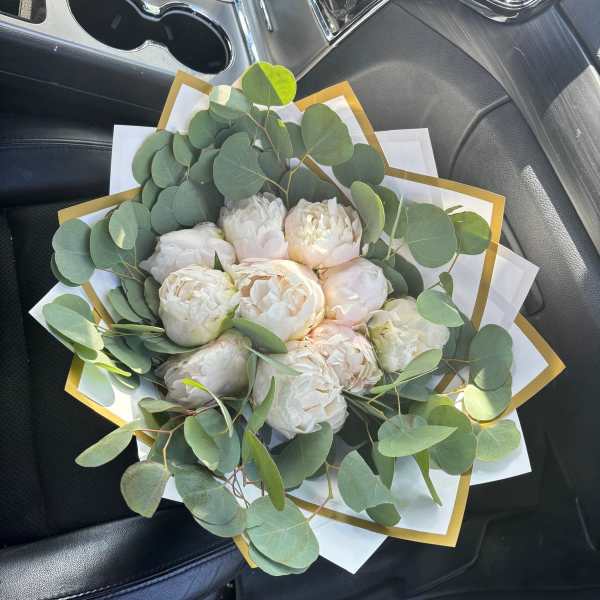 White peony bouquet with eucalyptus in white and gold wrap