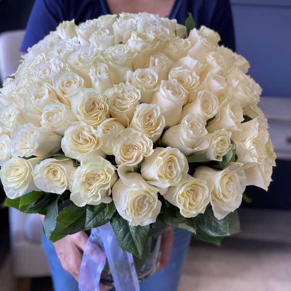 Large bouquet of white roses in a clear glass vase