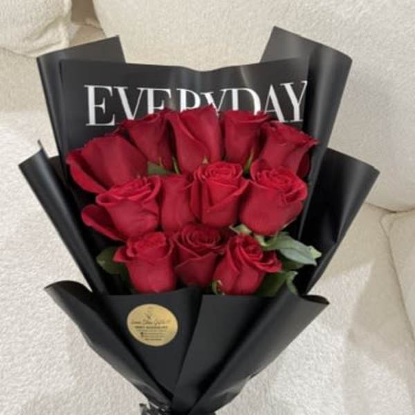 Classic 12 Red Roses