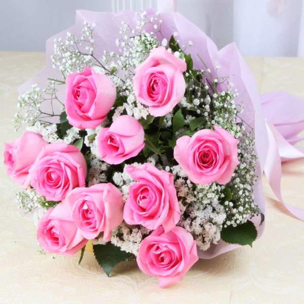 Bouquet of pink roses with white baby's breath