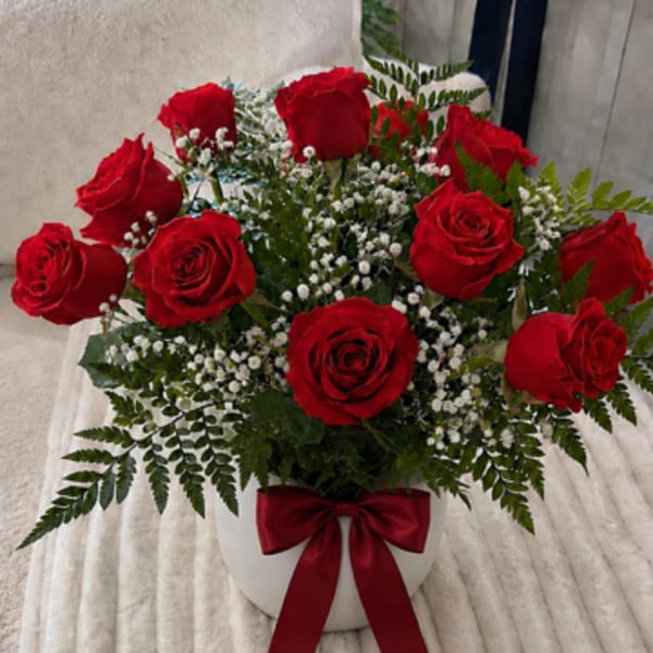 Classic 12 Red Rose vase