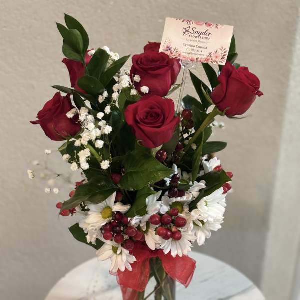 Classic Red Roses & Daisies Arrangement