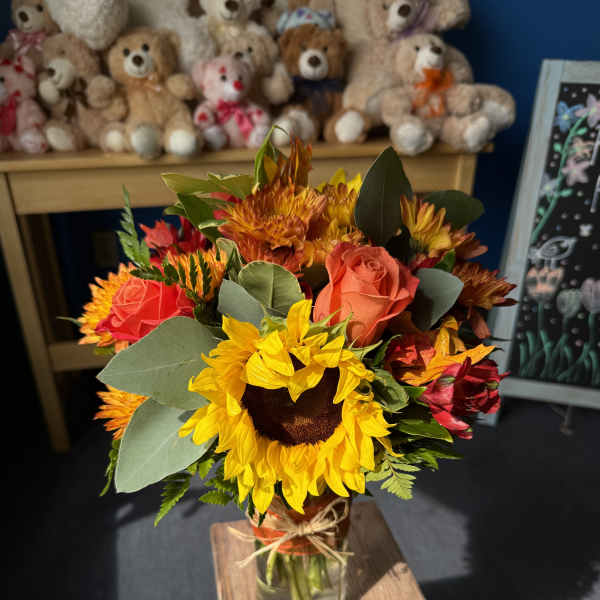 Sunflower and rose bouquet in a glass vase