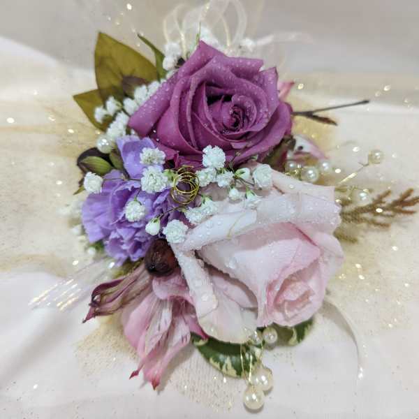 Small bouquet with purple and pink roses and baby’s breath