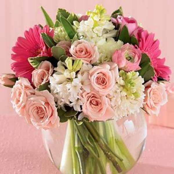 Pink and white mixed bouquet in a clear glass vase