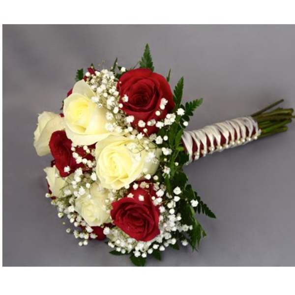 Bouquet of red and white roses with baby's breath