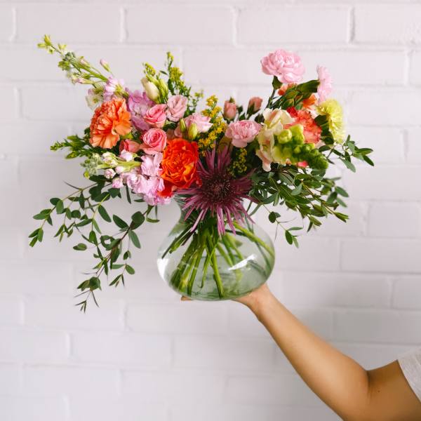 Mixed pink and orange bouquet in a clear glass vase