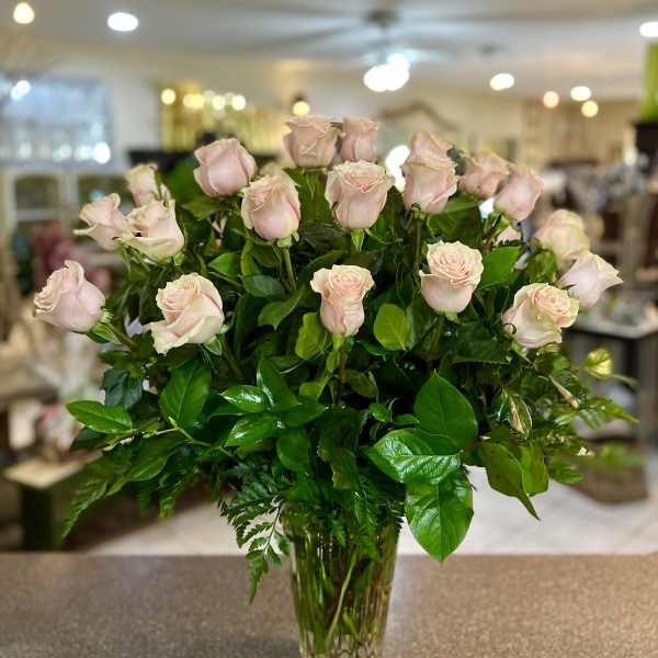 Bouquet of pale pink roses in a clear glass vase