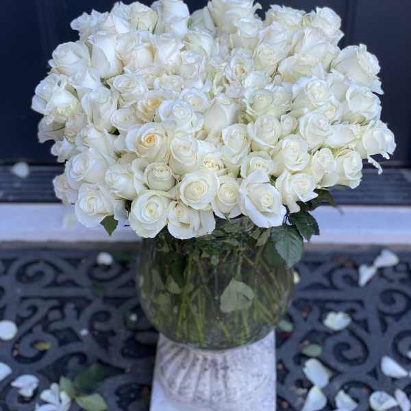 Large bouquet of white roses in a glass vase