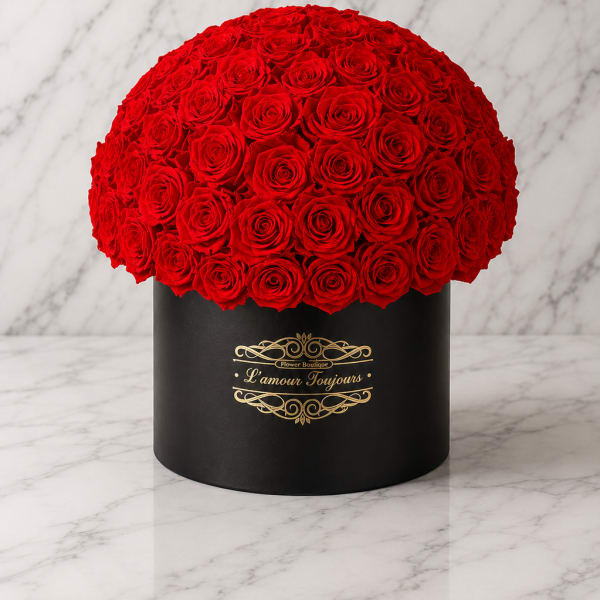 Round arrangement of red roses in a black hat box