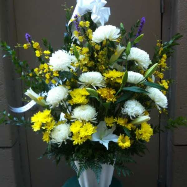Yellow & White Arrangement AR1001