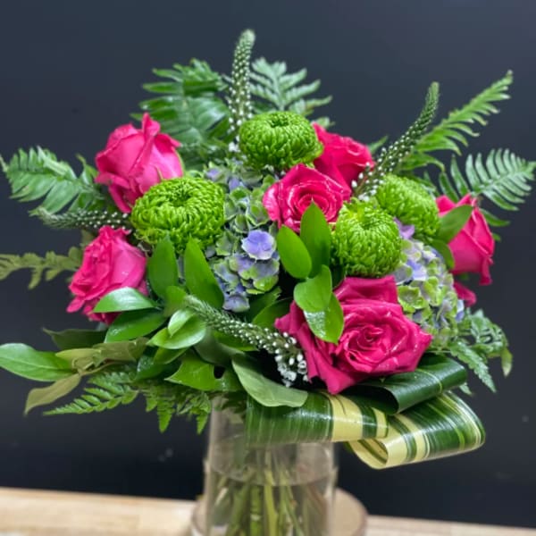 Pink roses and green chrysanthemums in a glass vase