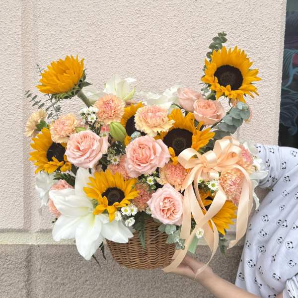 Hand wrapped box bouquet 02