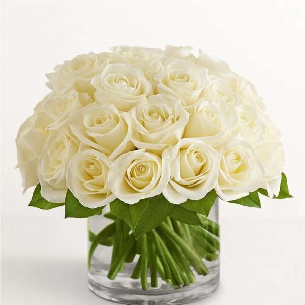 Bouquet of white roses in a clear glass vase