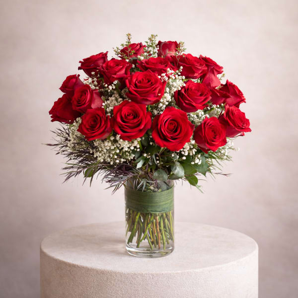 Bouquet of red roses in a clear glass vase