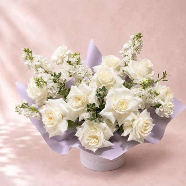Selene's Ivory Grace – Luxury White Rose Hat Box