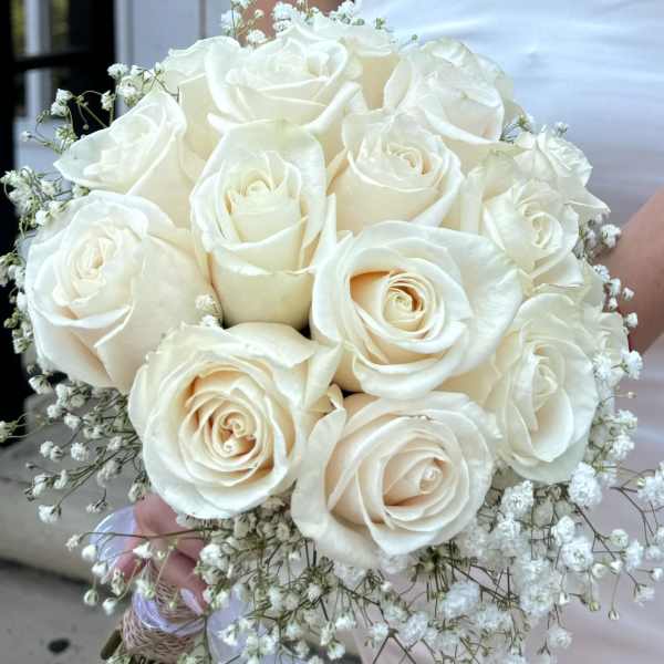 Bouquet of white roses with baby's breath
