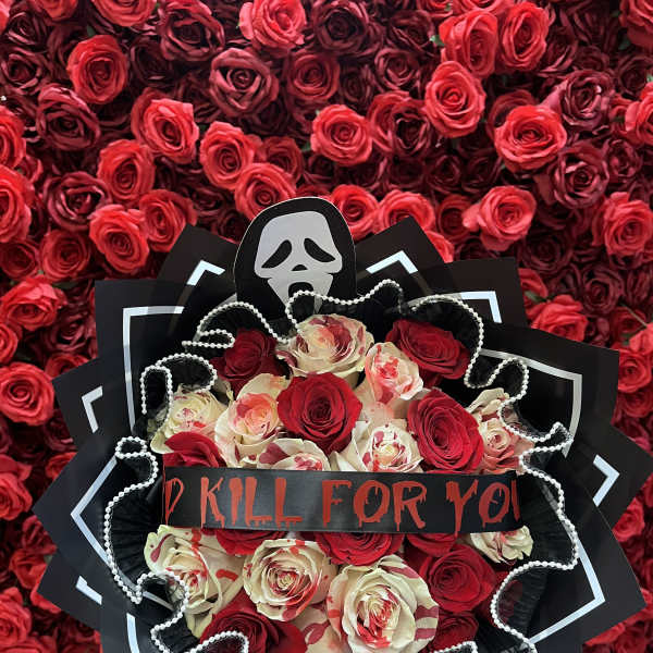 Bouquet of red and cream roses with a skull decoration
