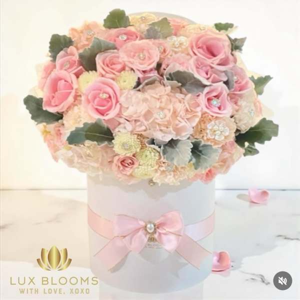 Pink rose bouquet in a white hatbox with a pink ribbon