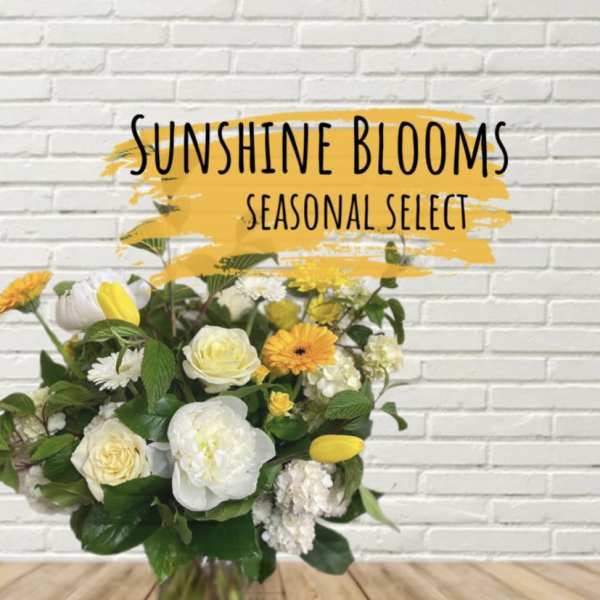 Yellow and white mixed flower bouquet in a glass vase
