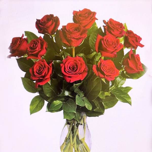 Bouquet of red roses in a clear glass vase