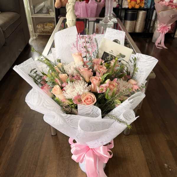 Sweet love for mom( pink roses )