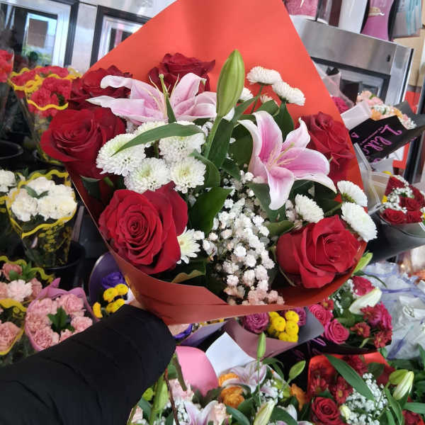 MOM'S DAY HALF DOZEN BOUQUET