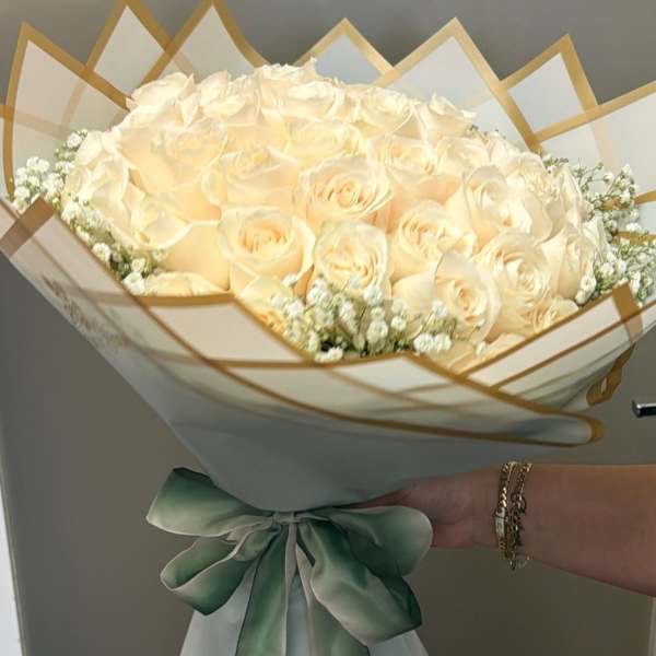 100 wrap white roses