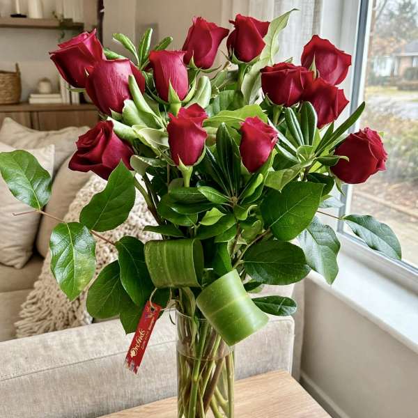 Bouquet of red roses in a clear glass vase
